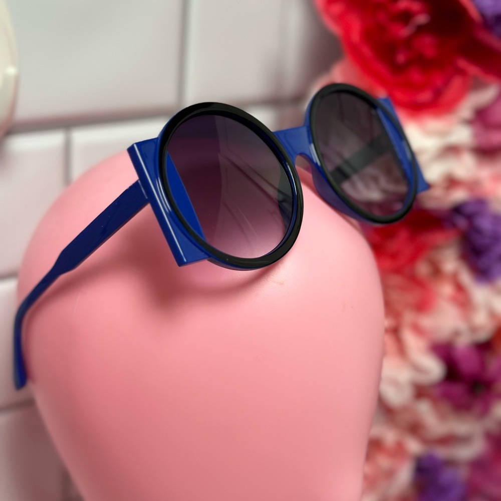 Fashion Sunglasses - Picture 4 of 5